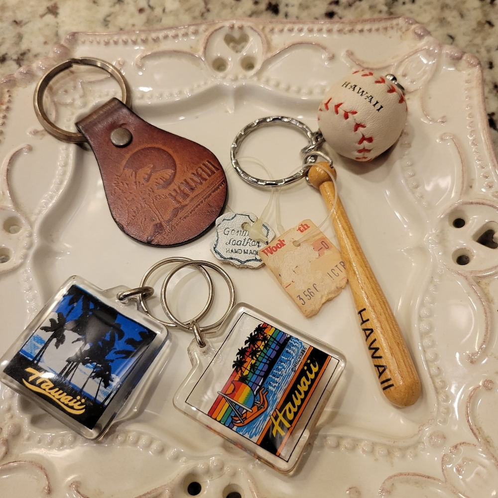 4 Hawaii Keychains - Picture 3 of 6